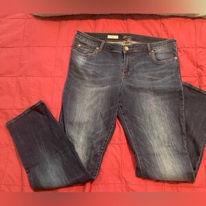 Kut from the Kloth
Dark Blue Straight Leg Jeans